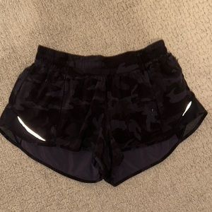 Lululemon Hotty Hot Shorts Camo Size 8
